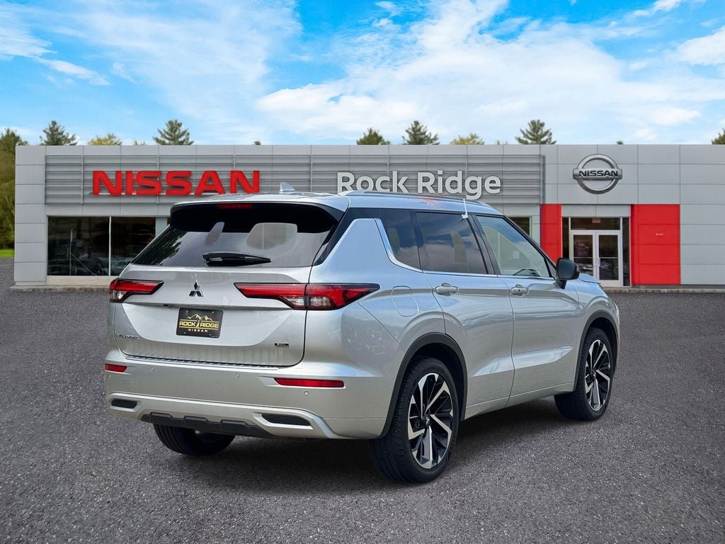 2022 Mitsubishi Outlander — detail view